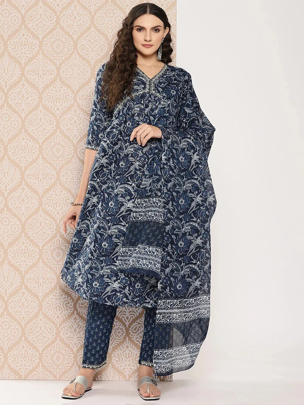 Blue Women Floral Embroidered Regular Pure Cotton Kurta With Trousers & With Dupatta